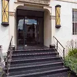 Hollywood Art Studio Apartment